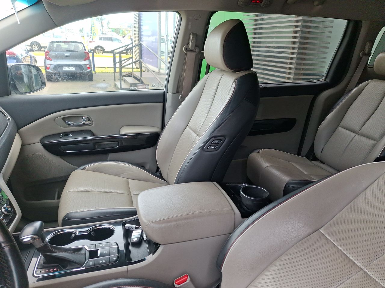 KIA Grand Carnival — foto 4 de 29