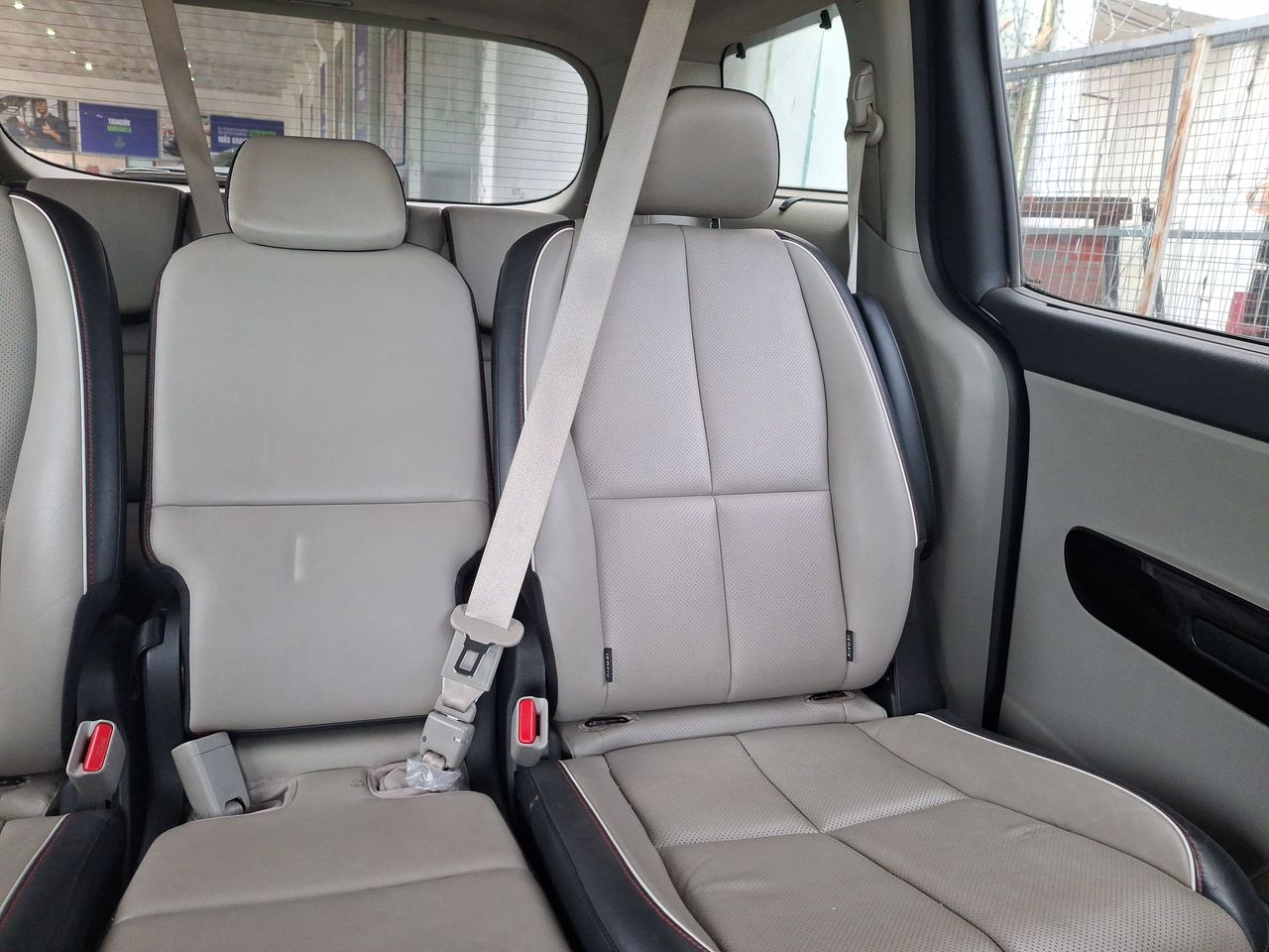 KIA Grand Carnival — foto 7 de 29
