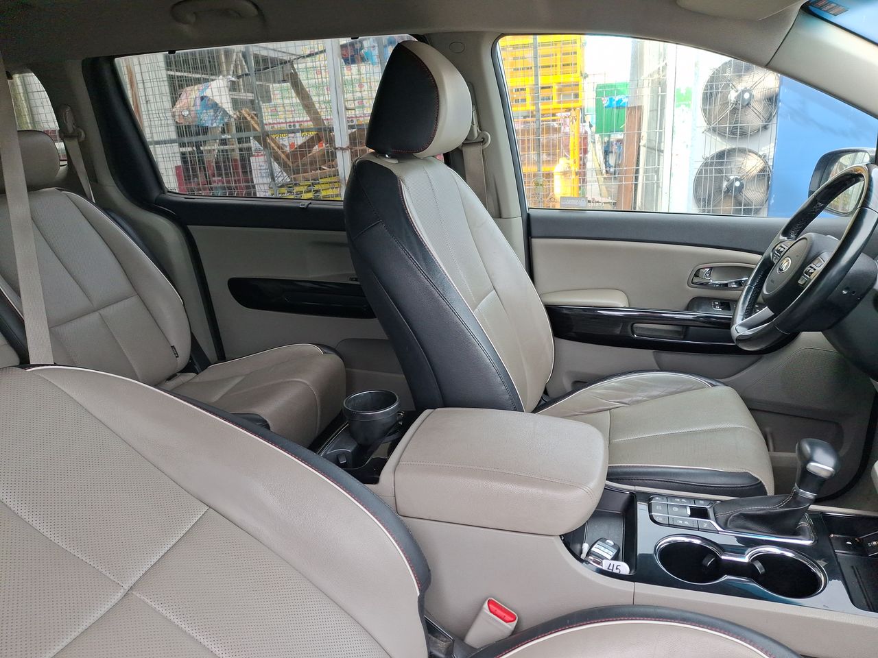 KIA Grand Carnival — foto 8 de 29