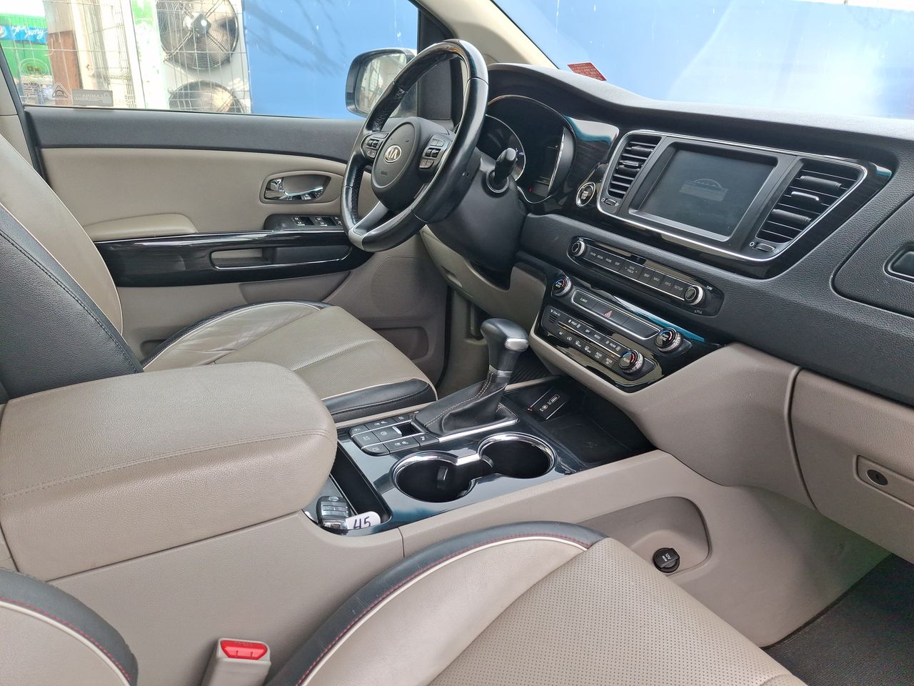 KIA Grand Carnival — foto 9 de 29