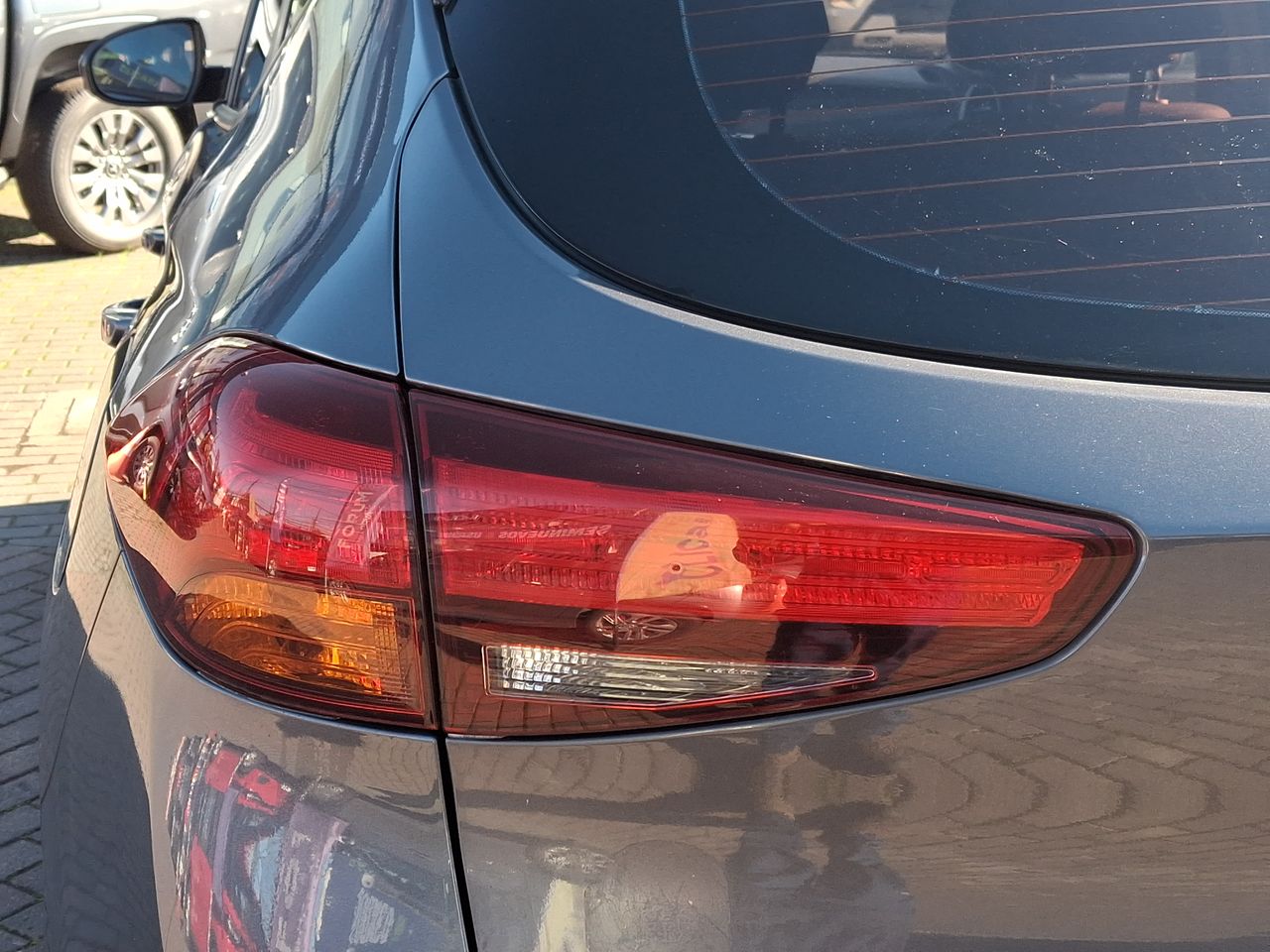 HYUNDAI - 12