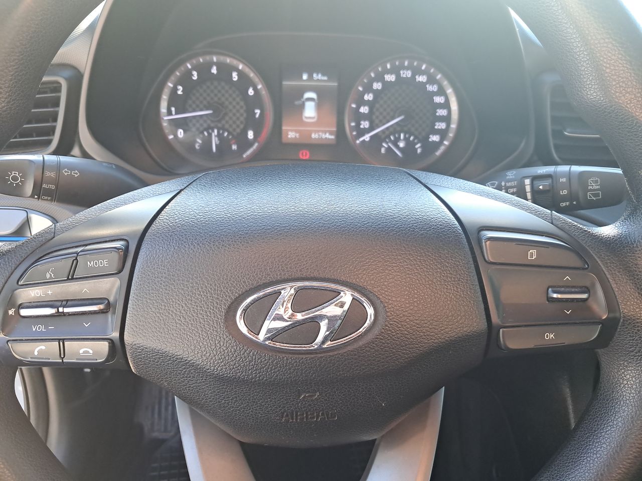 HYUNDAI - 25