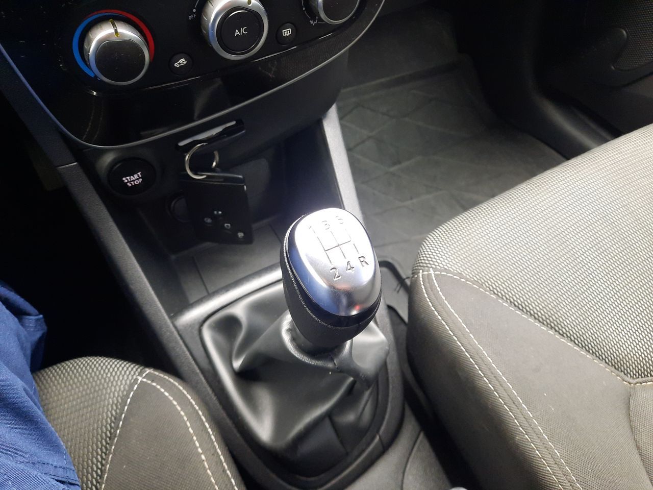 RENAULT - 23