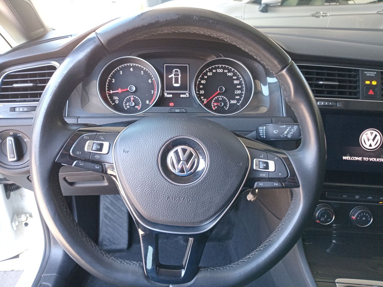 VOLKSWAGEN - 24
