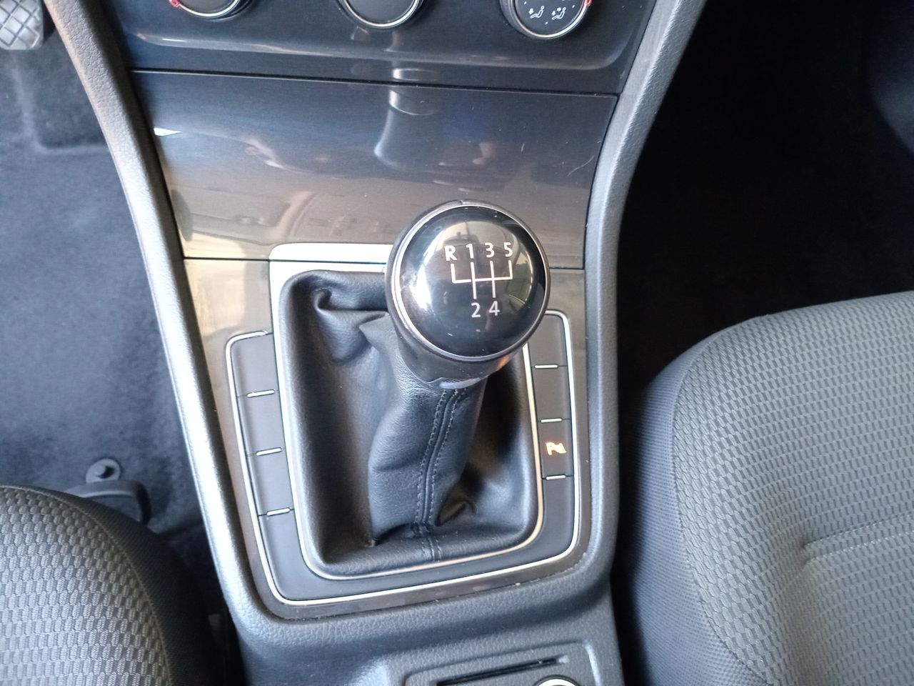 VOLKSWAGEN - 28
