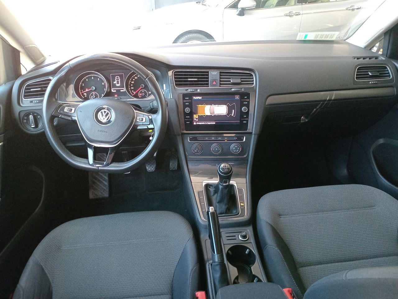 VOLKSWAGEN - 29