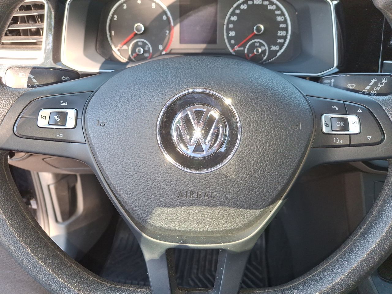 VOLKSWAGEN - 27