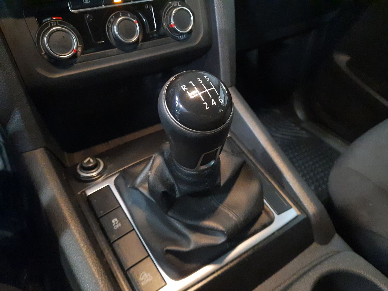 VOLKSWAGEN - 24