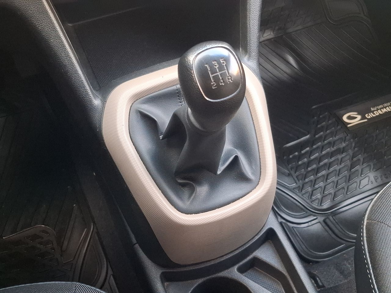 HYUNDAI - 32