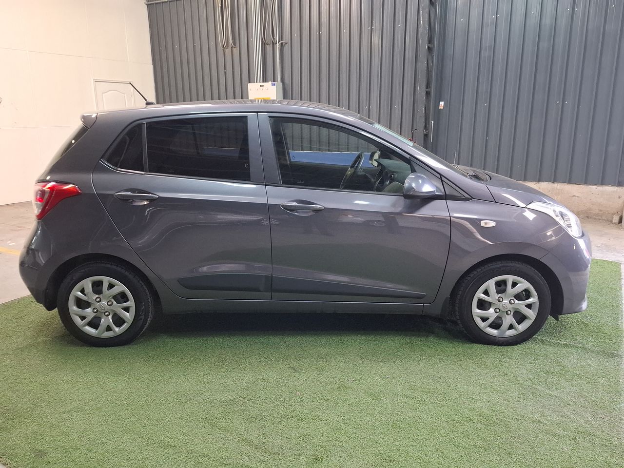 HYUNDAI - 8