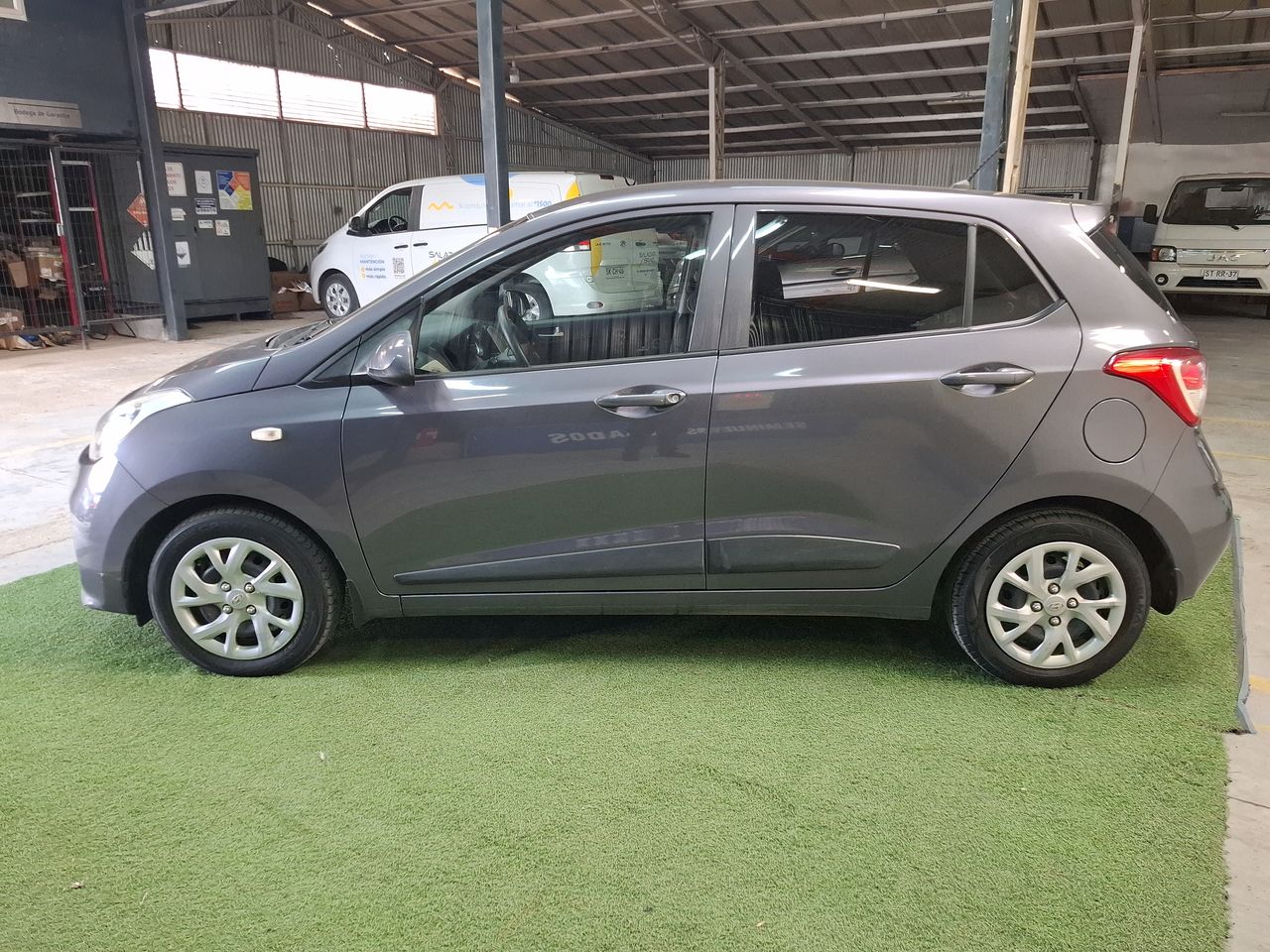 HYUNDAI - 4