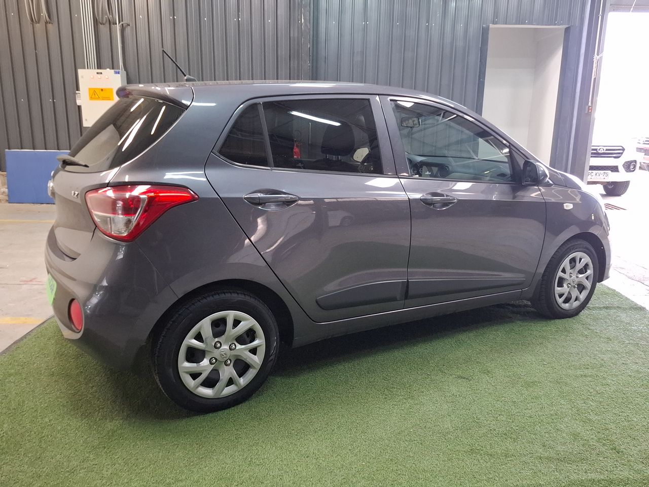 HYUNDAI - 7