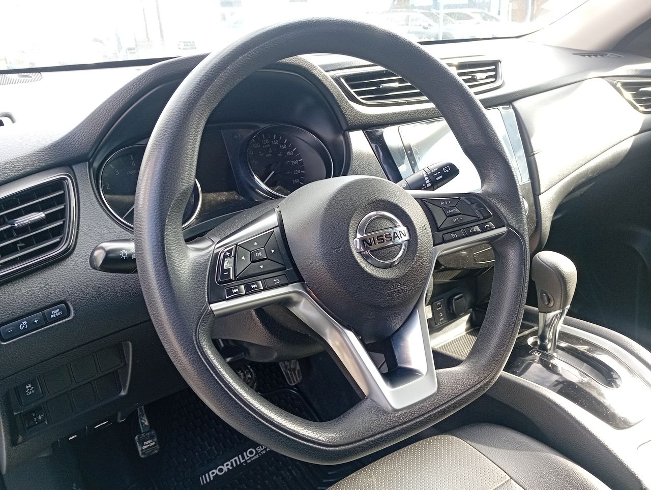 NISSAN - 26