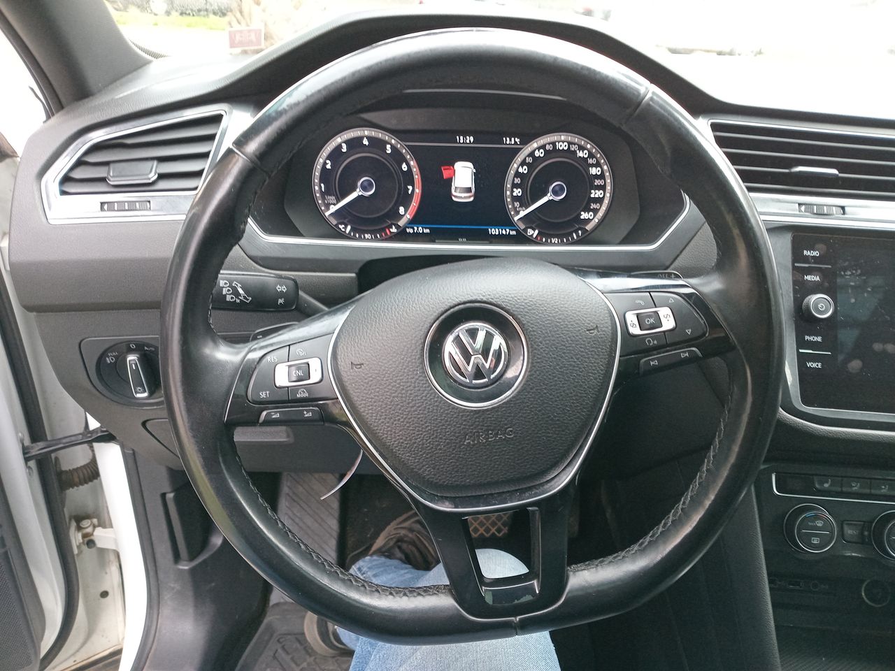 VOLKSWAGEN - 24