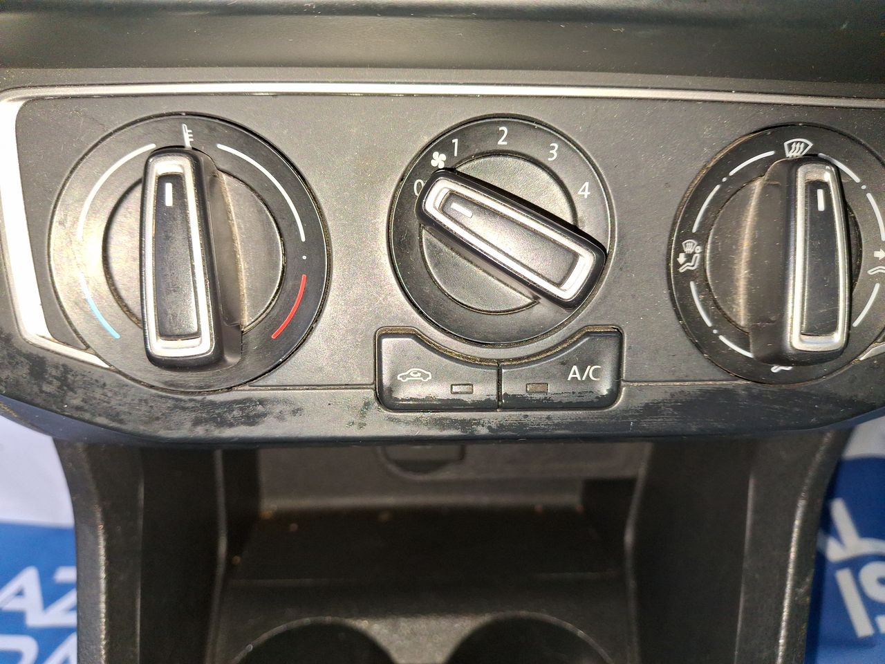 VOLKSWAGEN - 29