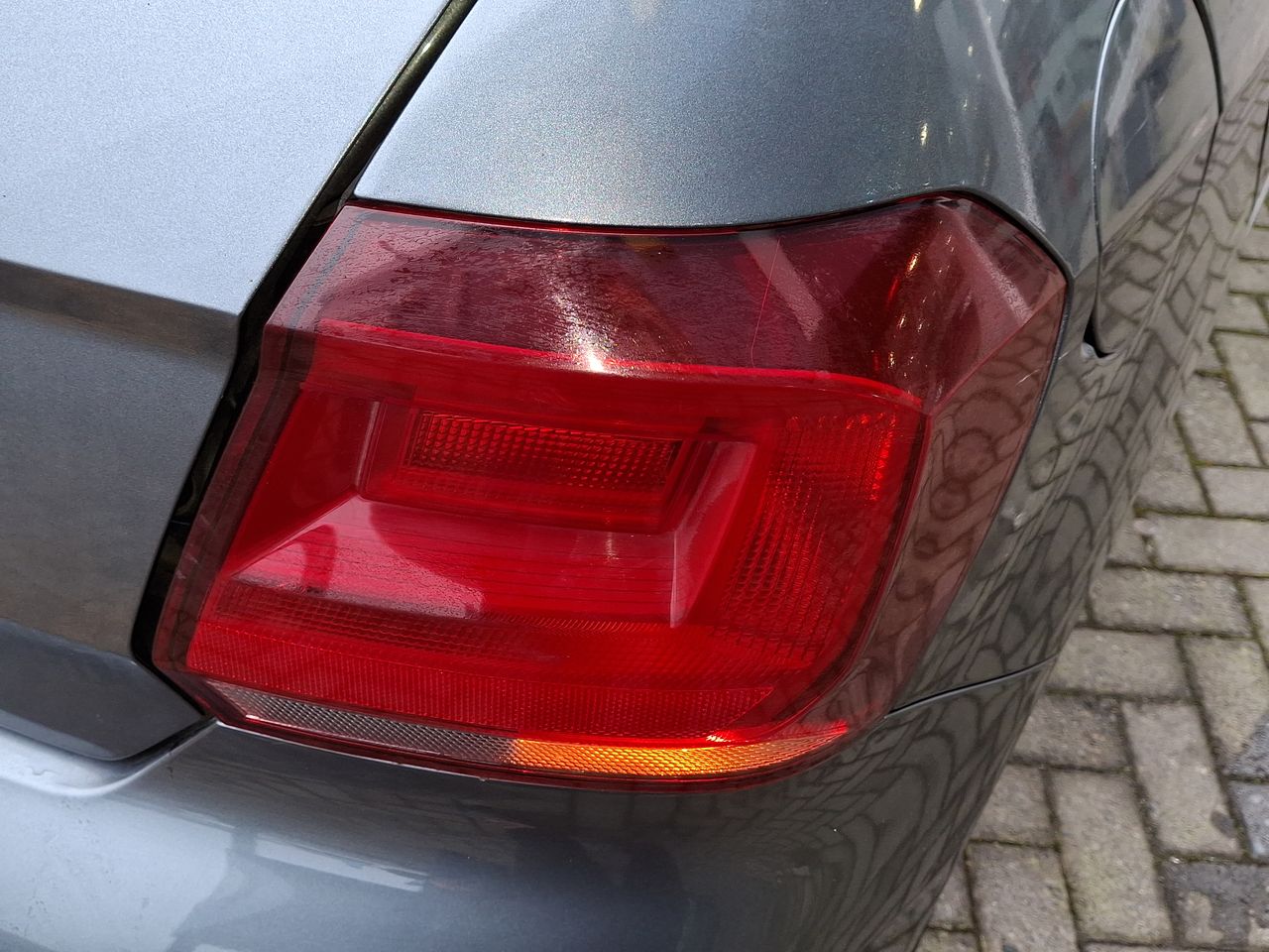 VOLKSWAGEN - 19