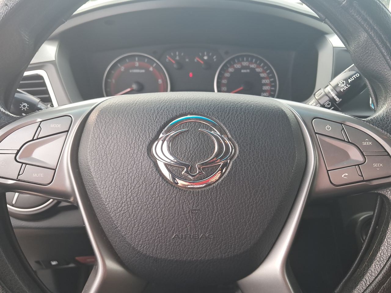 SSANGYONG - 26
