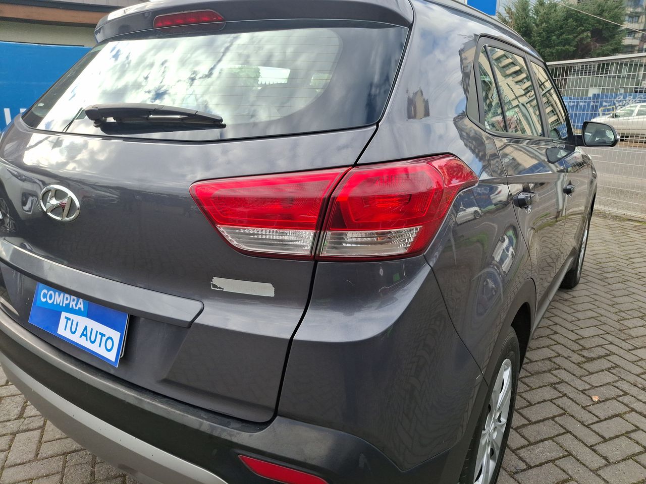 HYUNDAI - 20
