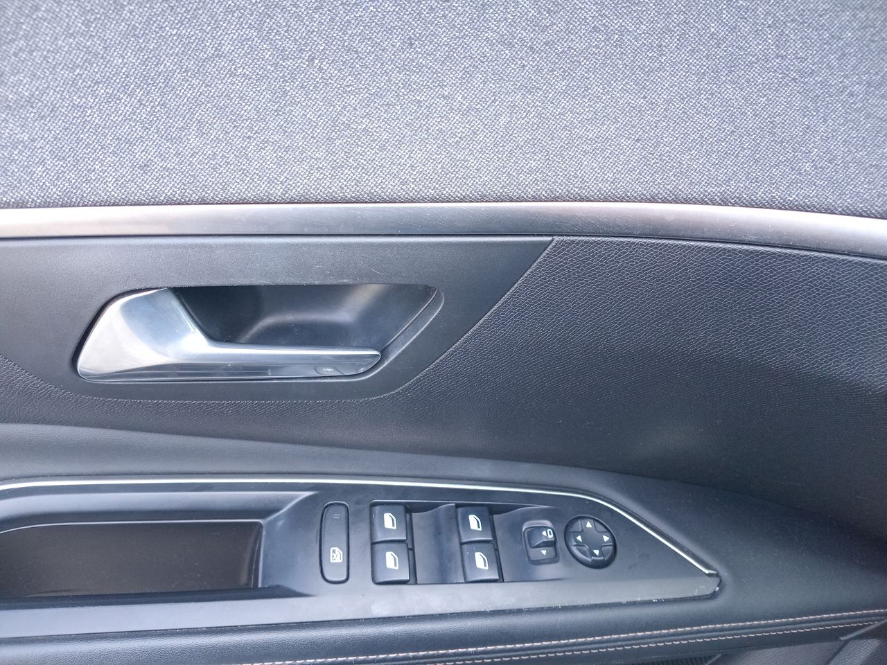 Peugeot 5008 — foto 21 de 36