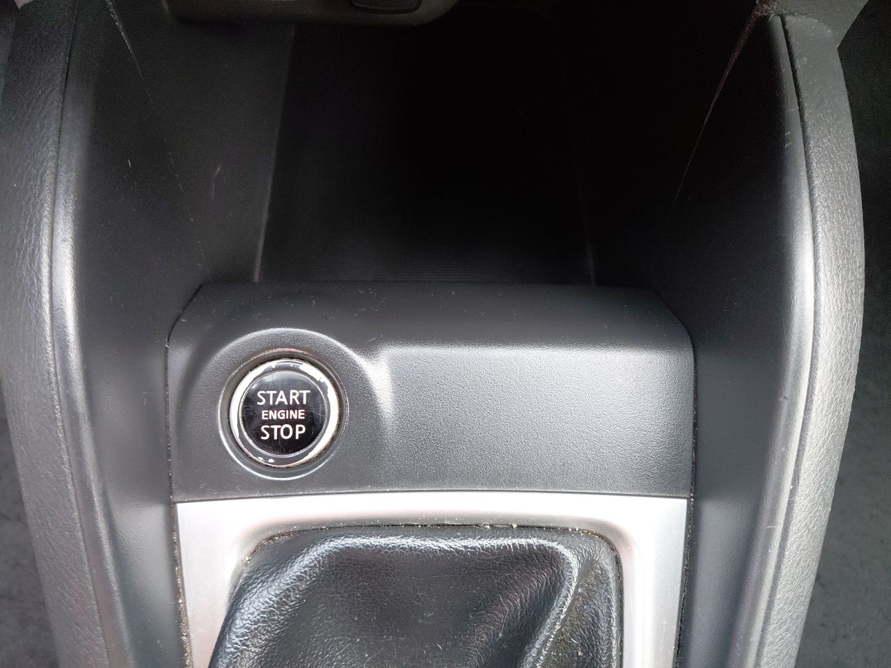 NISSAN - 32