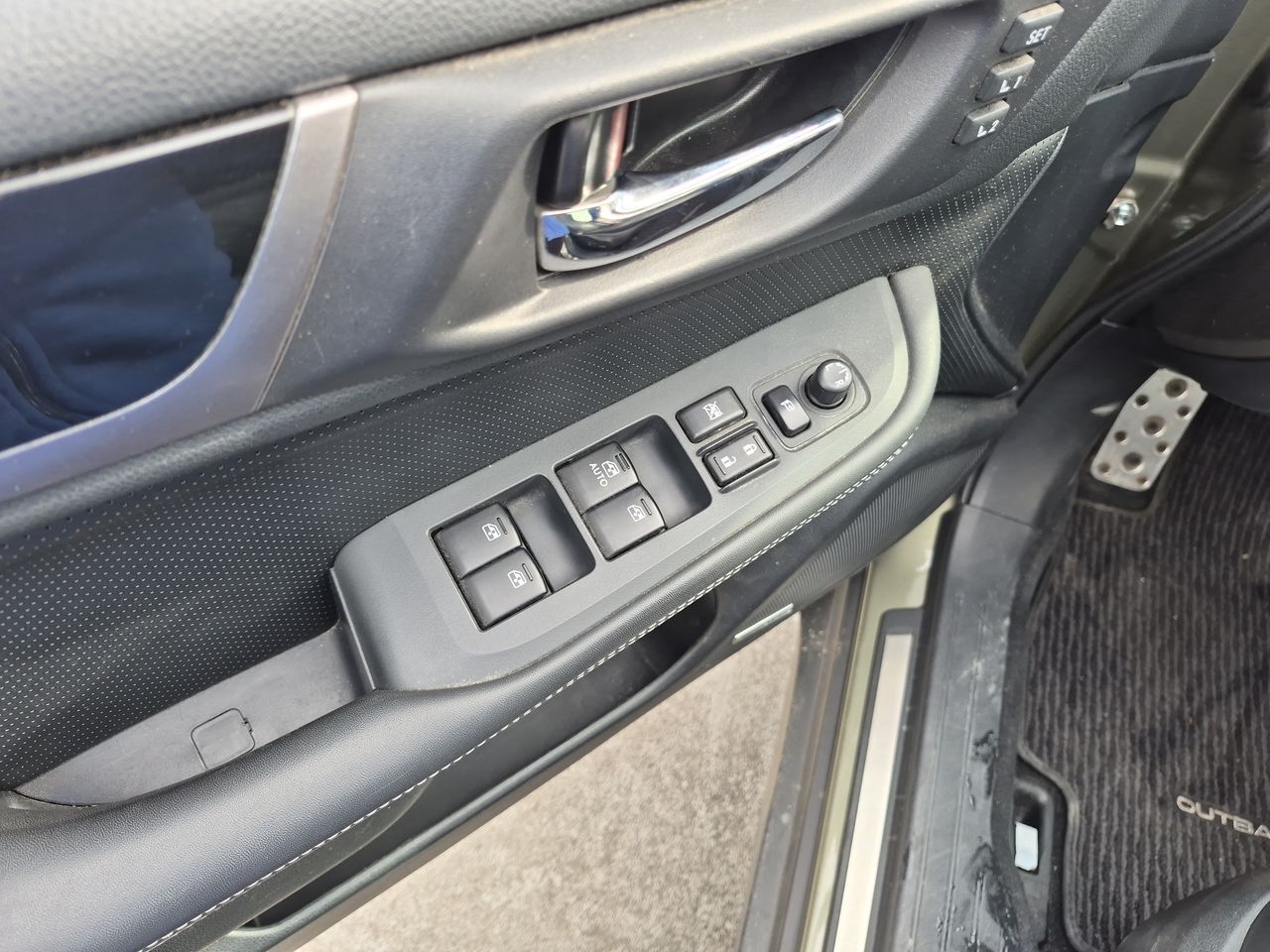Subaru Outback — foto 14 de 28