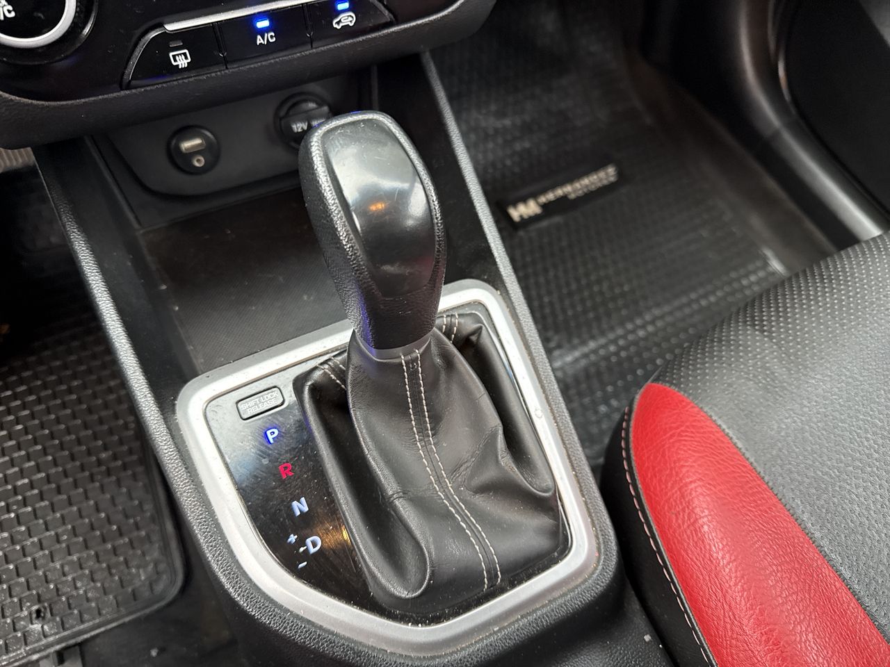 HYUNDAI - 23
