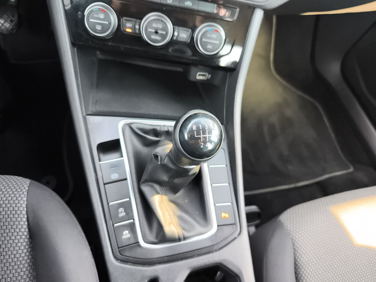 VOLKSWAGEN - 21