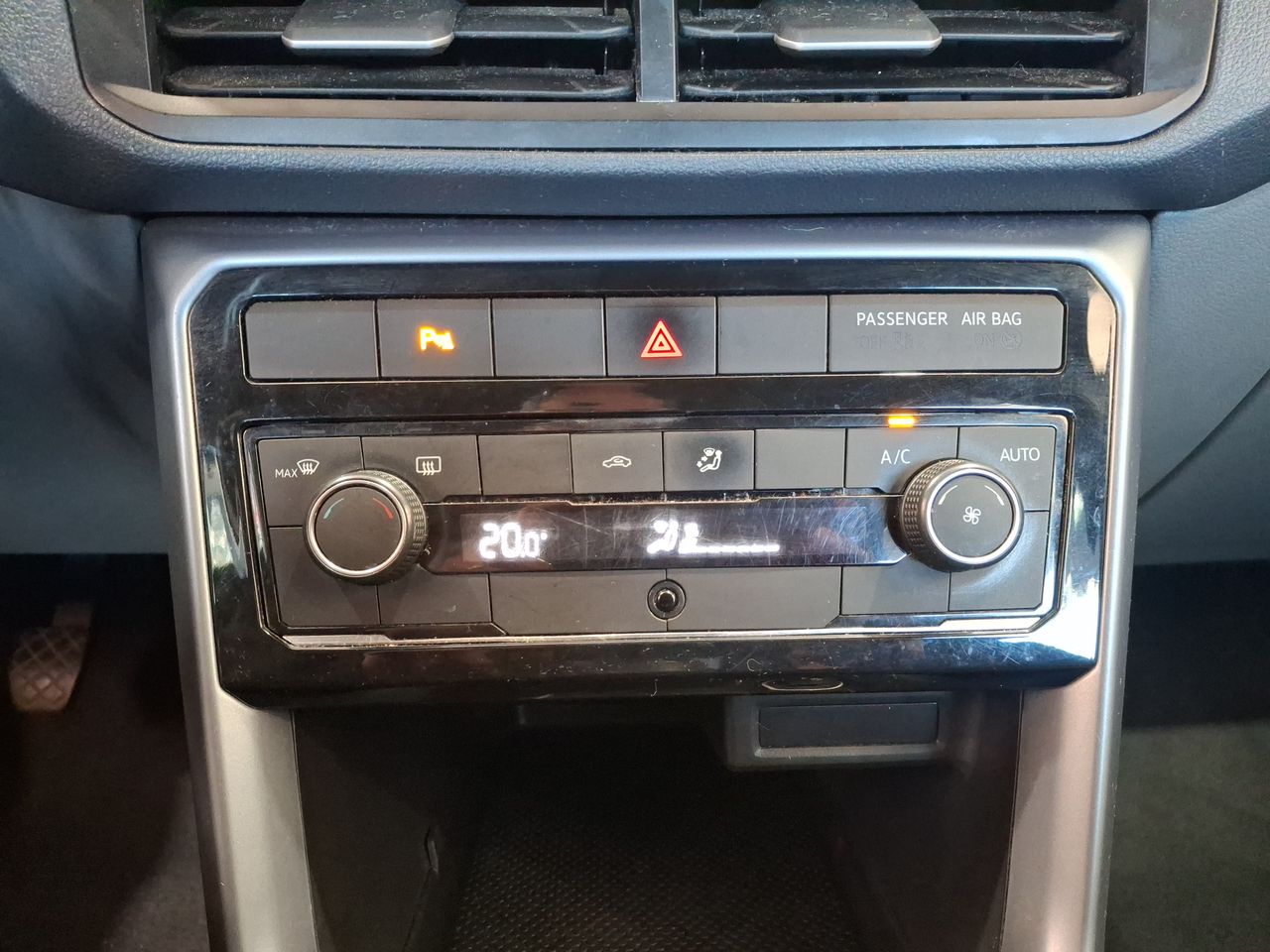 Volkswagen T-Cross — foto 30 de 34