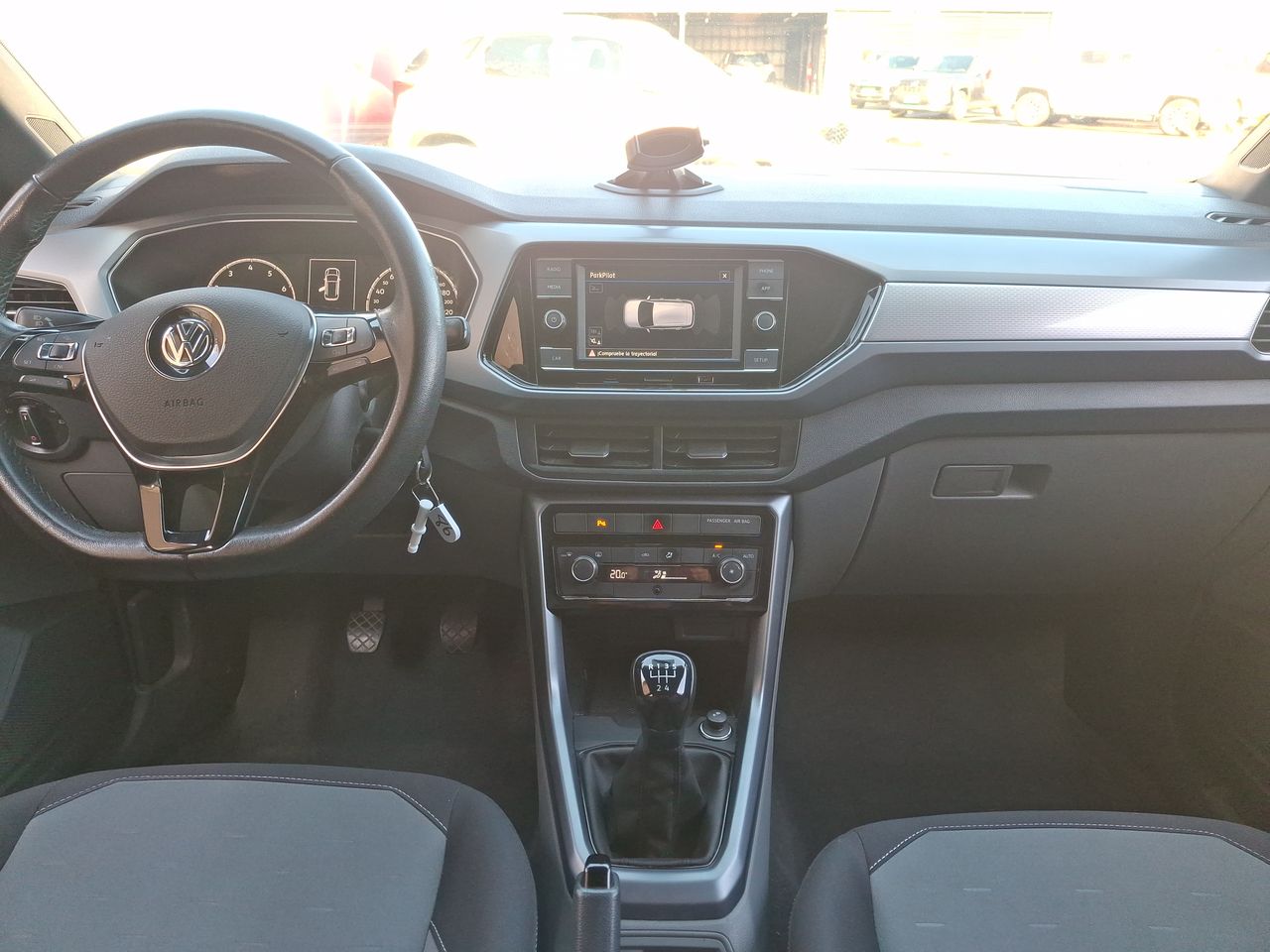 Volkswagen T-Cross — foto 32 de 34