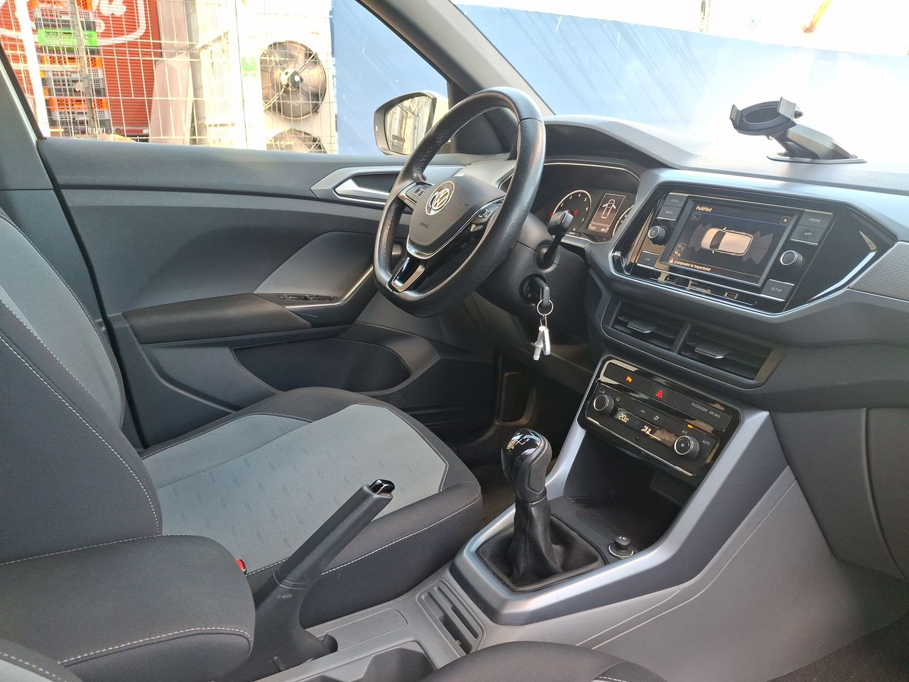 Volkswagen T-Cross — foto 17 de 34