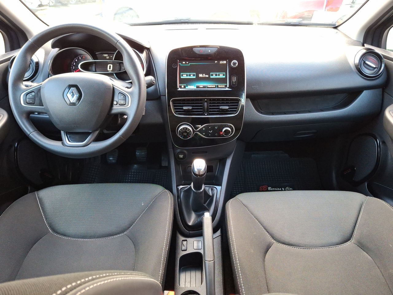 RENAULT - 9