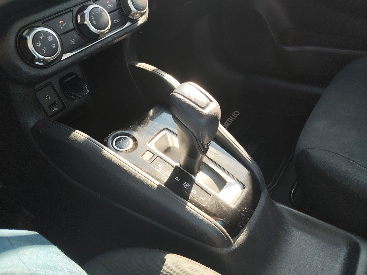 NISSAN - 32
