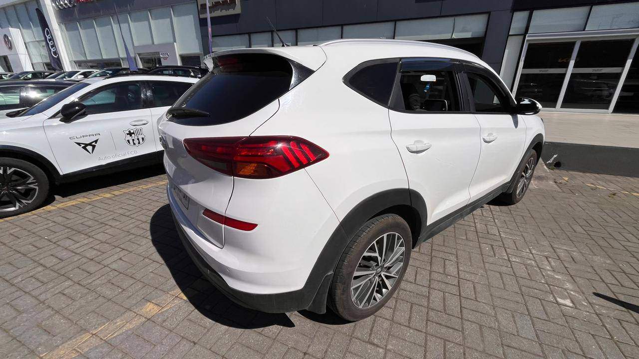 HYUNDAI - 4
