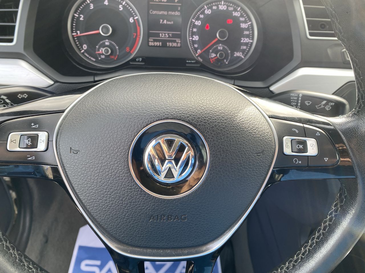 VOLKSWAGEN - 18
