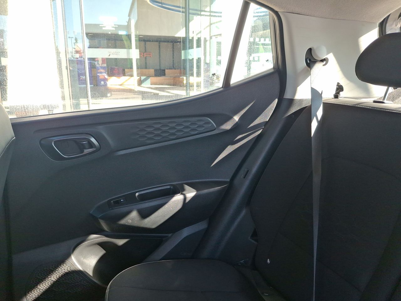 HYUNDAI - 12