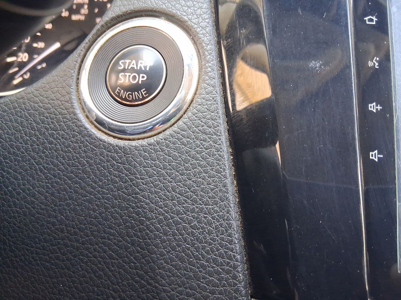 NISSAN - 33
