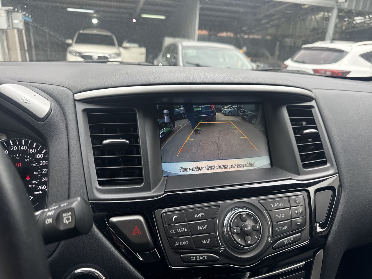 Nissan Pathfinder — foto 21 de 30