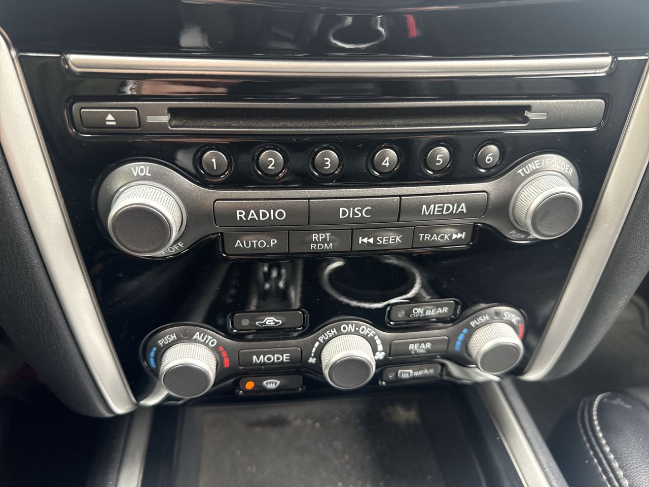 Nissan Pathfinder — foto 22 de 30