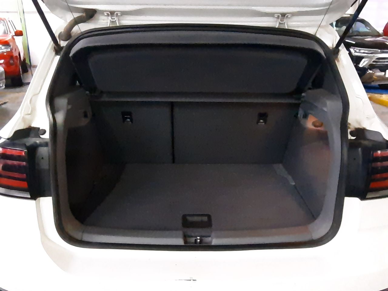 VOLKSWAGEN - 14