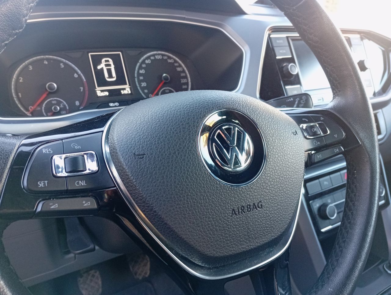 VOLKSWAGEN - 27