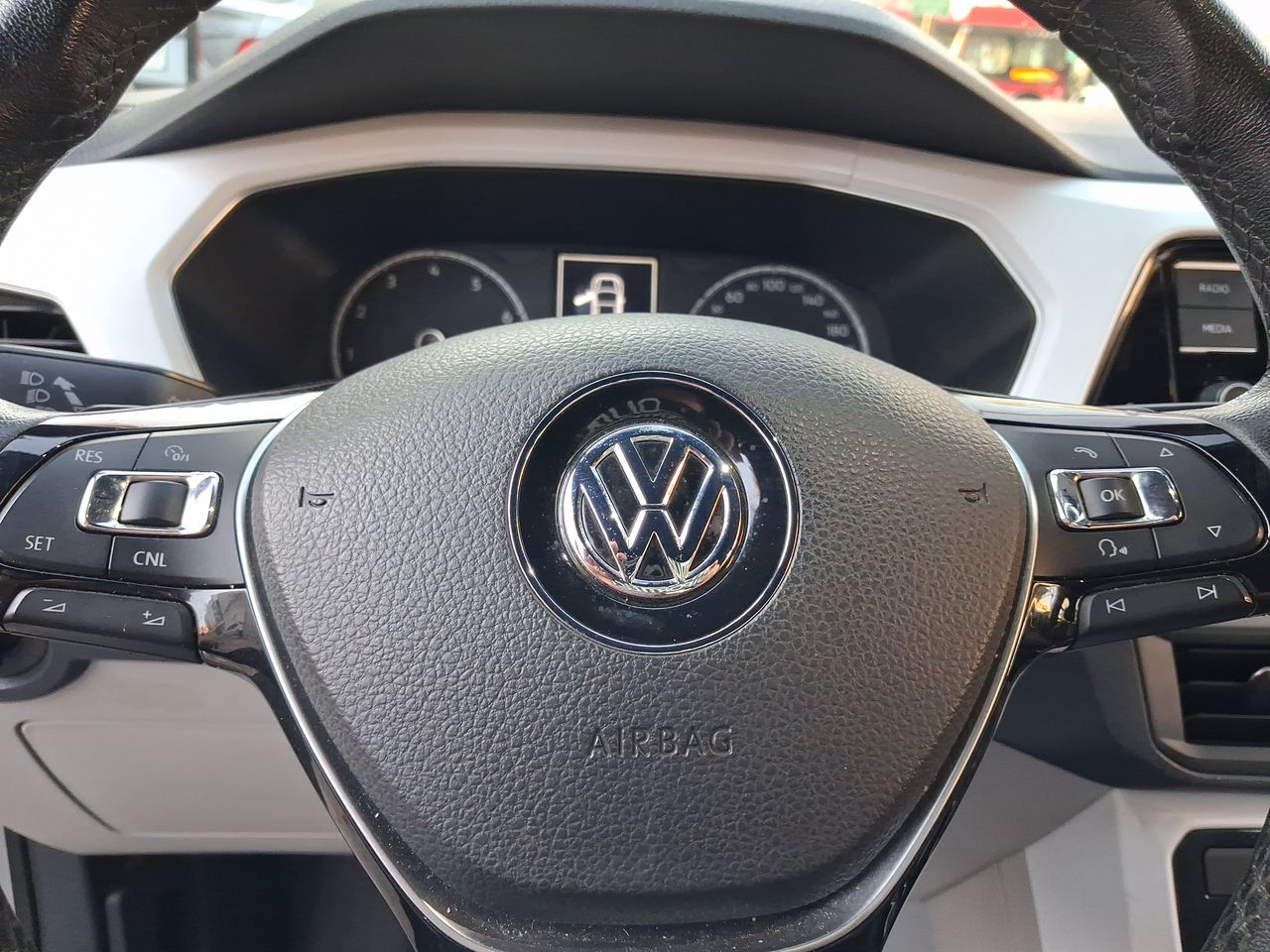 VOLKSWAGEN - 24