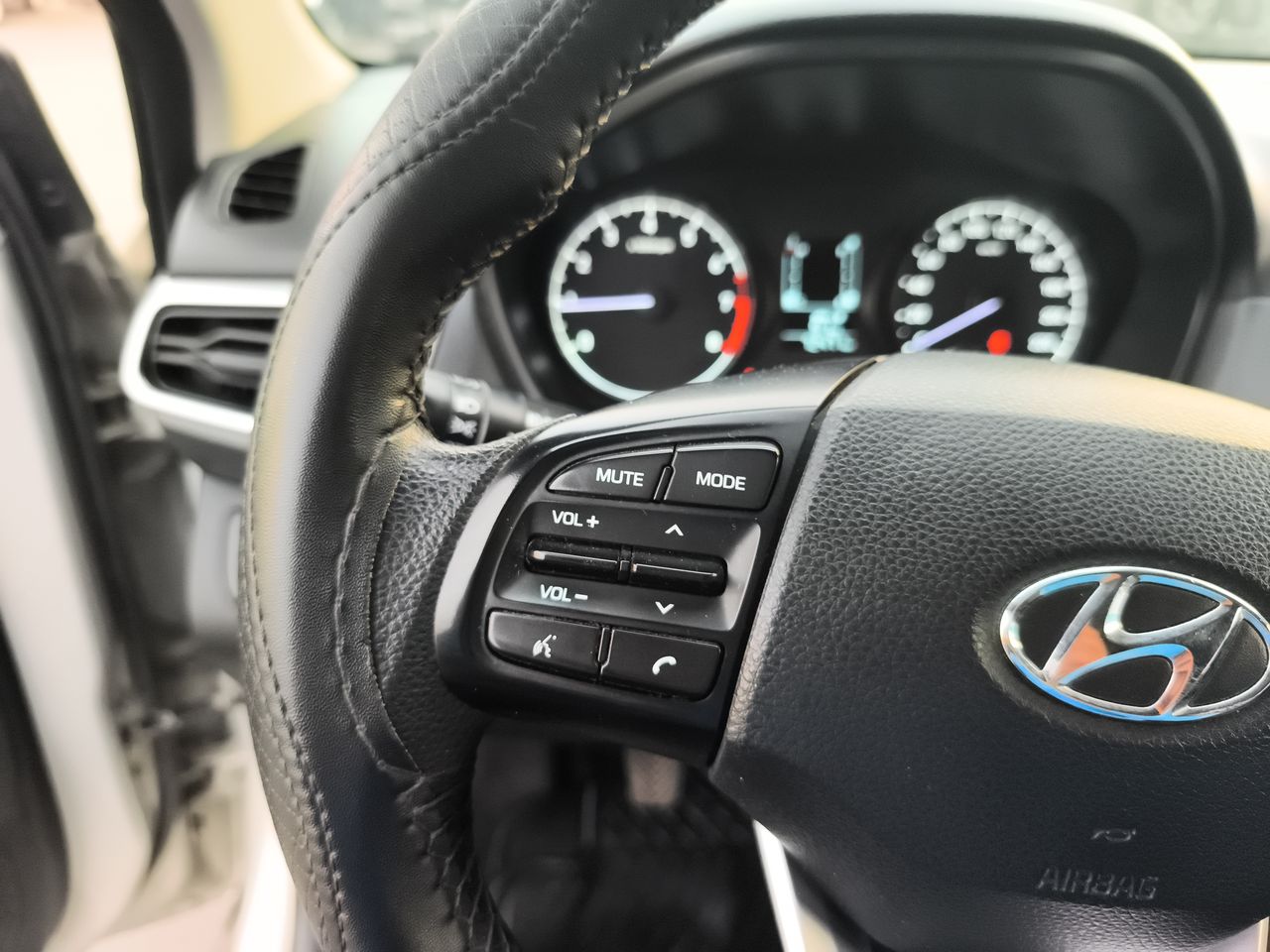 HYUNDAI - 24