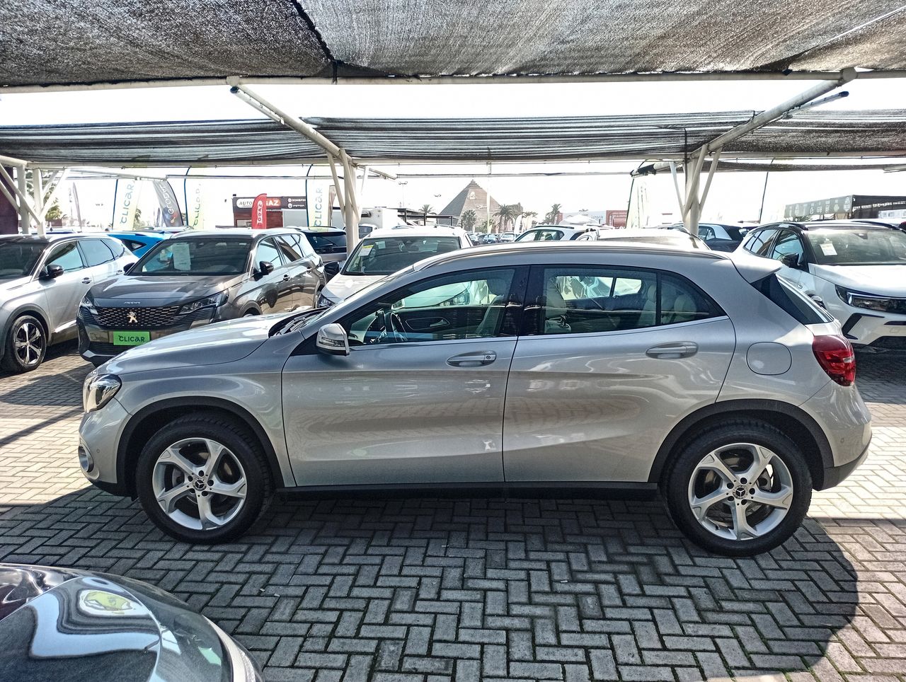 MERCEDES BENZ - 4