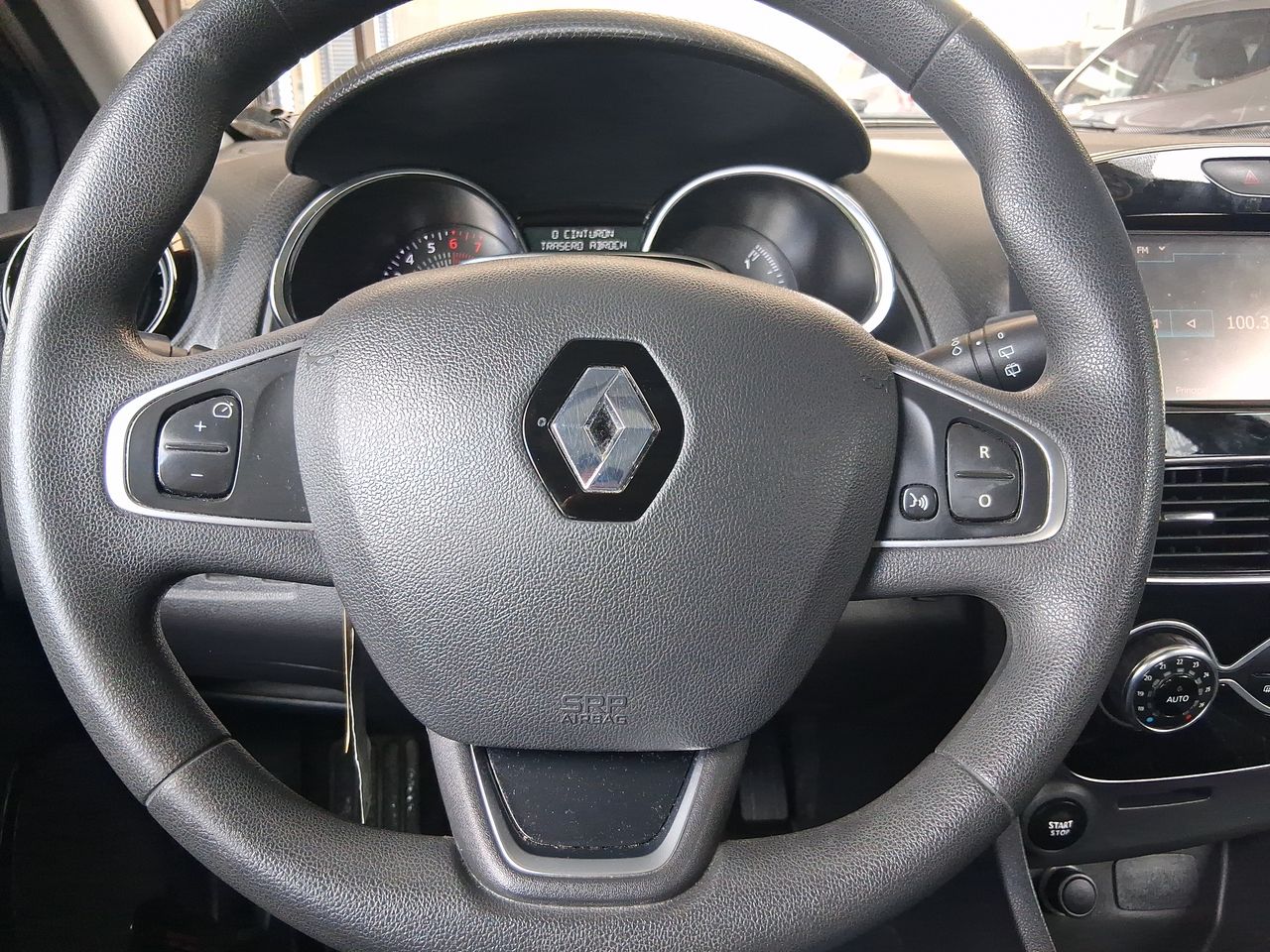 Renault Clio — foto 27 de 36