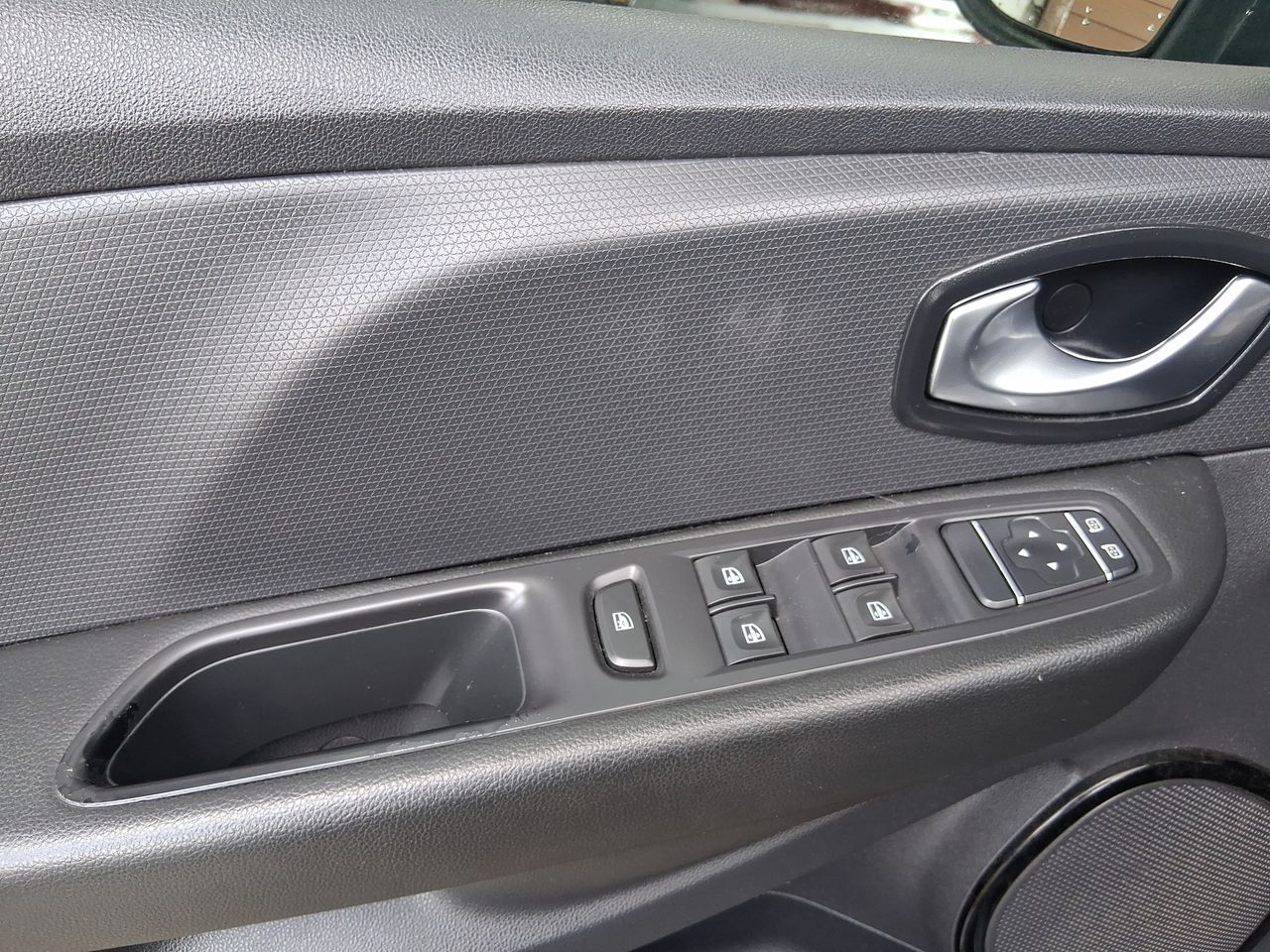 Renault Clio — foto 24 de 36