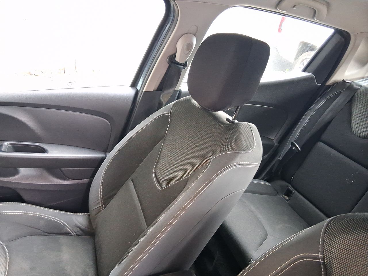 Renault Clio — foto 10 de 36
