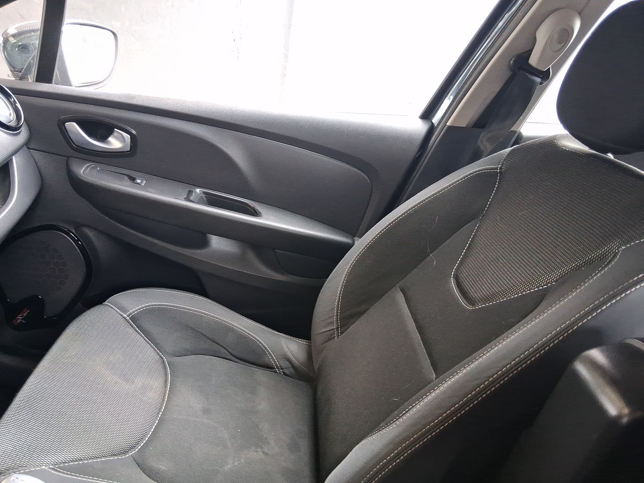 Renault Clio — foto 17 de 36