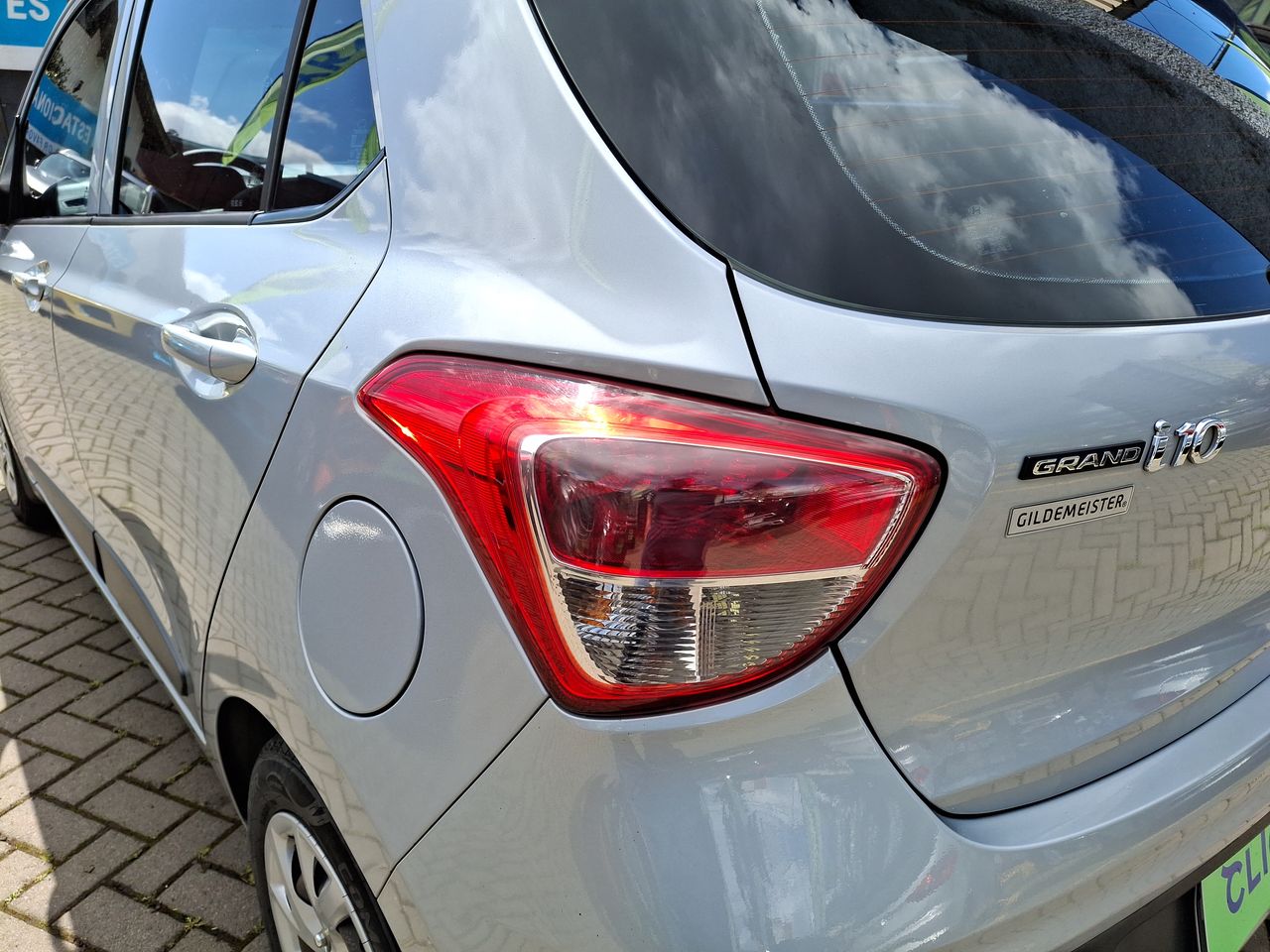 HYUNDAI - 20