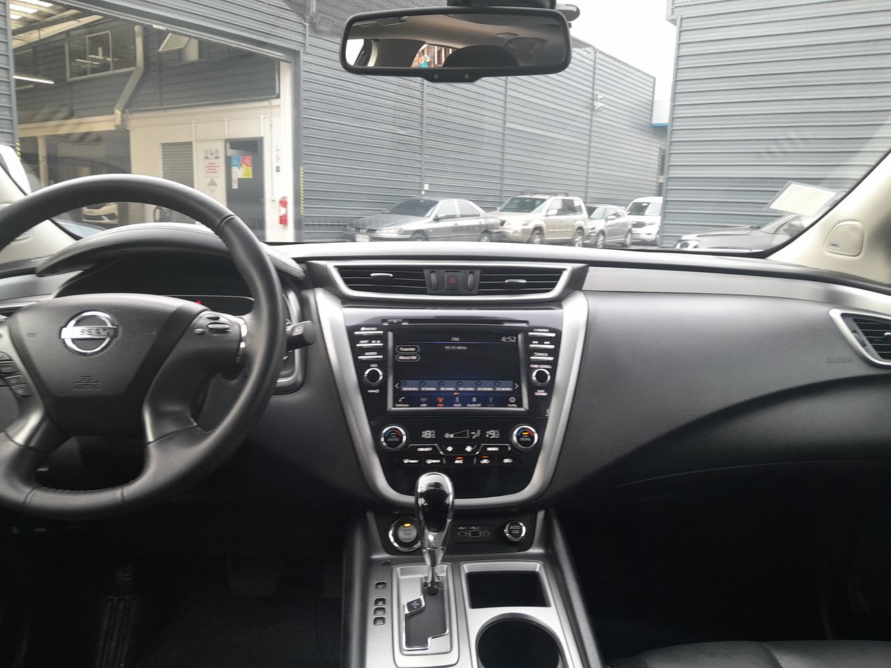 NISSAN - 33