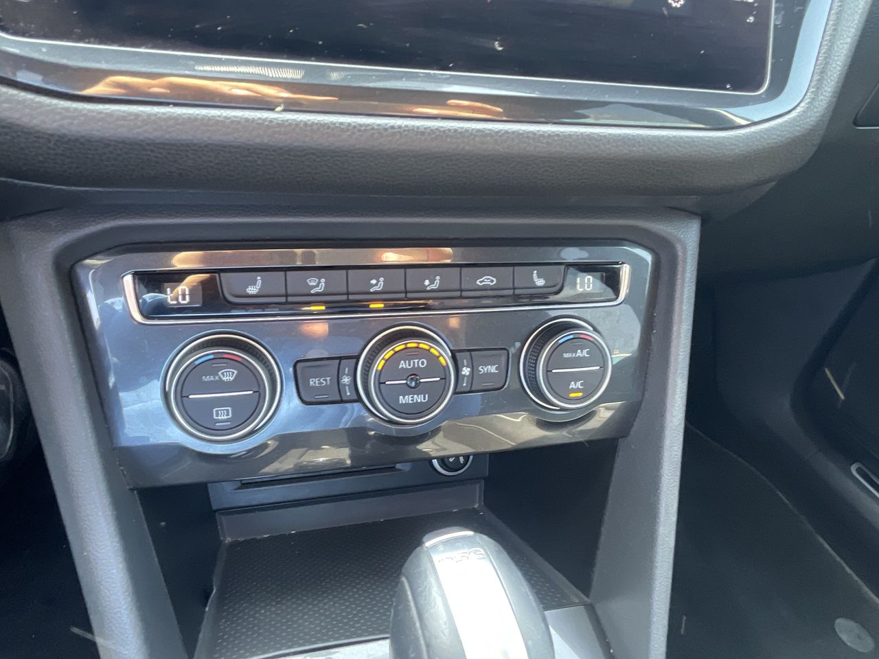 VOLKSWAGEN - 28